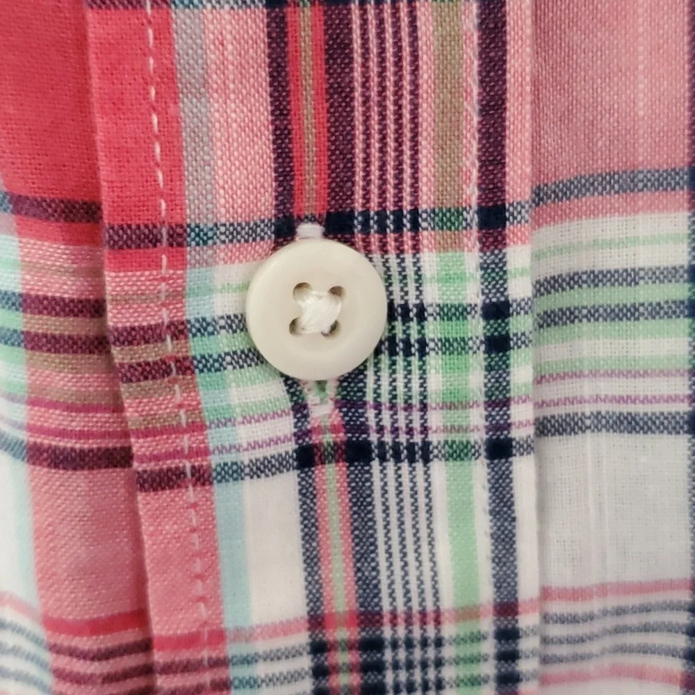 IZOD plaid short sleeve shirt. - Picture 4 of 10